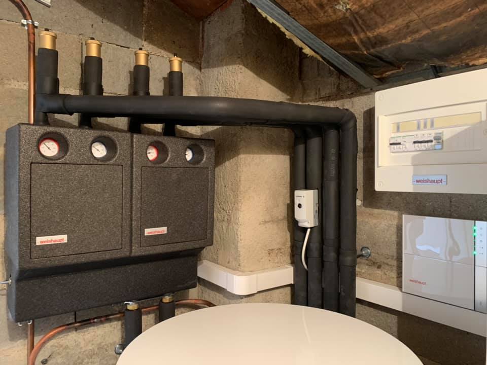 Pompe à chaleur Air Eau Weishaupt avec 2 circuits un plancher, un radiateur et ballon ECS