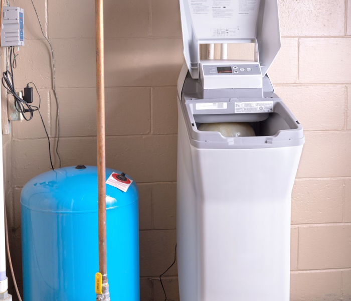 Installation d’un système de traitement de l’eau par Geoffrey Porcheron pour protéger les équipements sanitaires